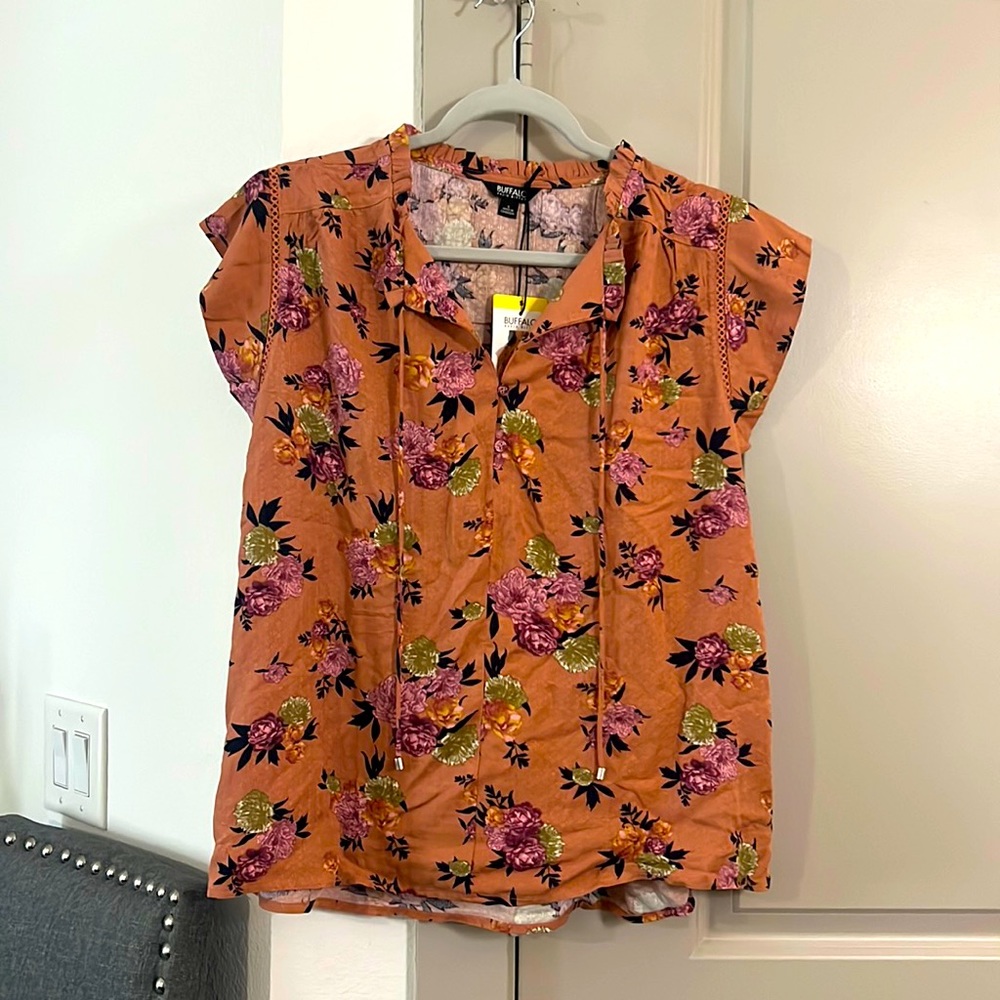 New with tags floral top